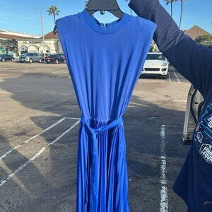 Alice + Olivia  Yuki Strong Shoulder Pleated Blue Midi Dress